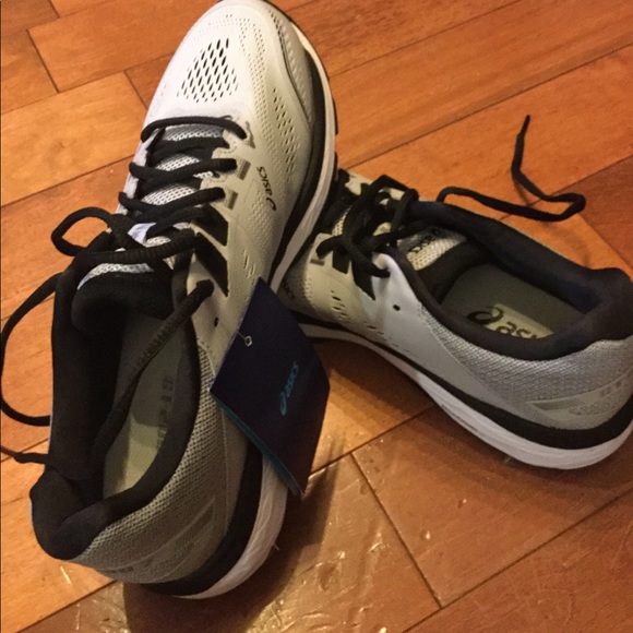 ASICS brand new shoes - Picture 1 of 6